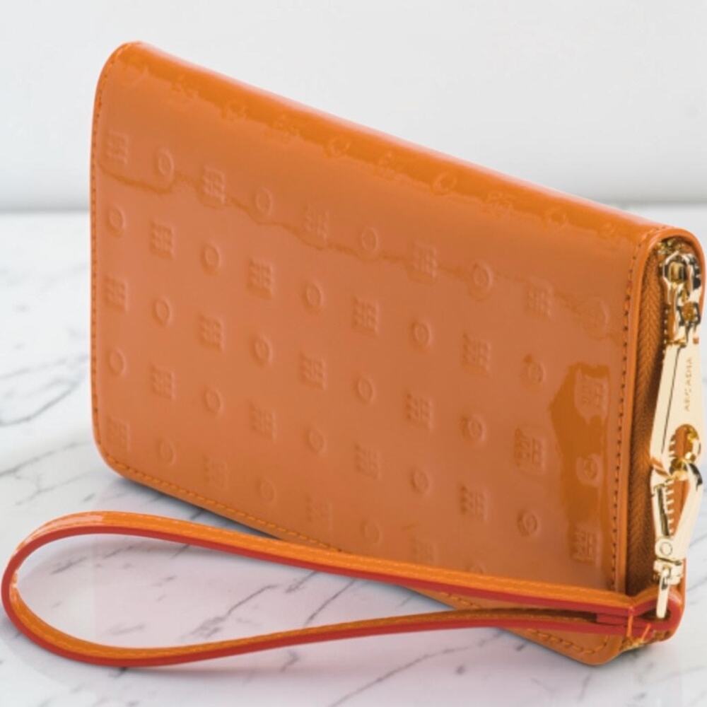 NWT Arcadia Made In Italy Leather Large Zip Around Wristlet Wallet Tan